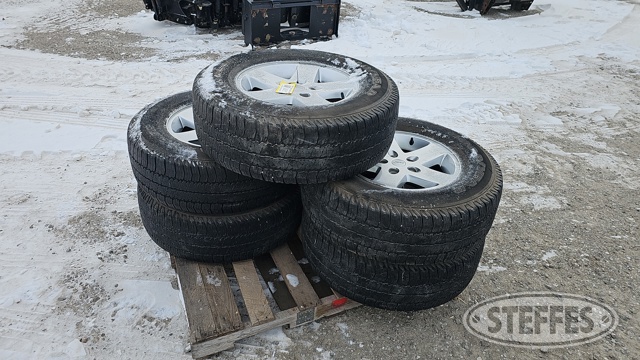 (5) 255/75R17 Tires